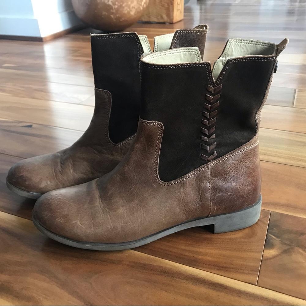 Olu Kai Leather Ankle boot